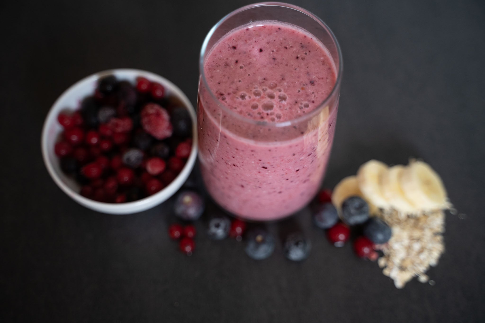 Zabpelyhes–erdei gyümölcs smoothie