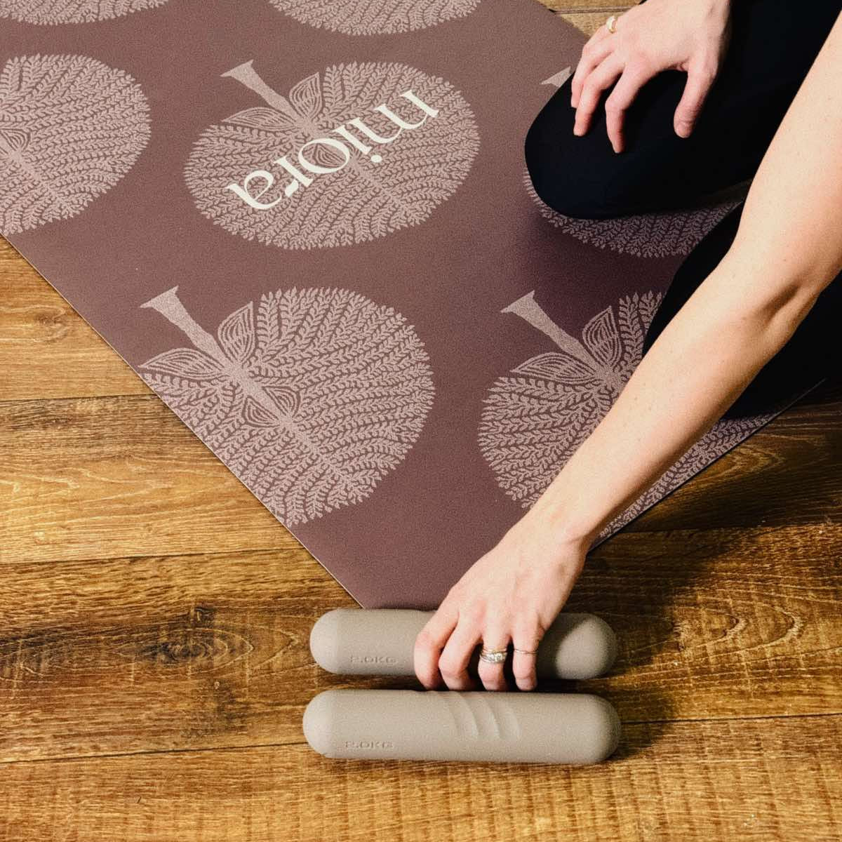 2 kg-os kézisúlyzó szett (2 db) – Ergonomikus otthoni súlyzó | MIORA Move